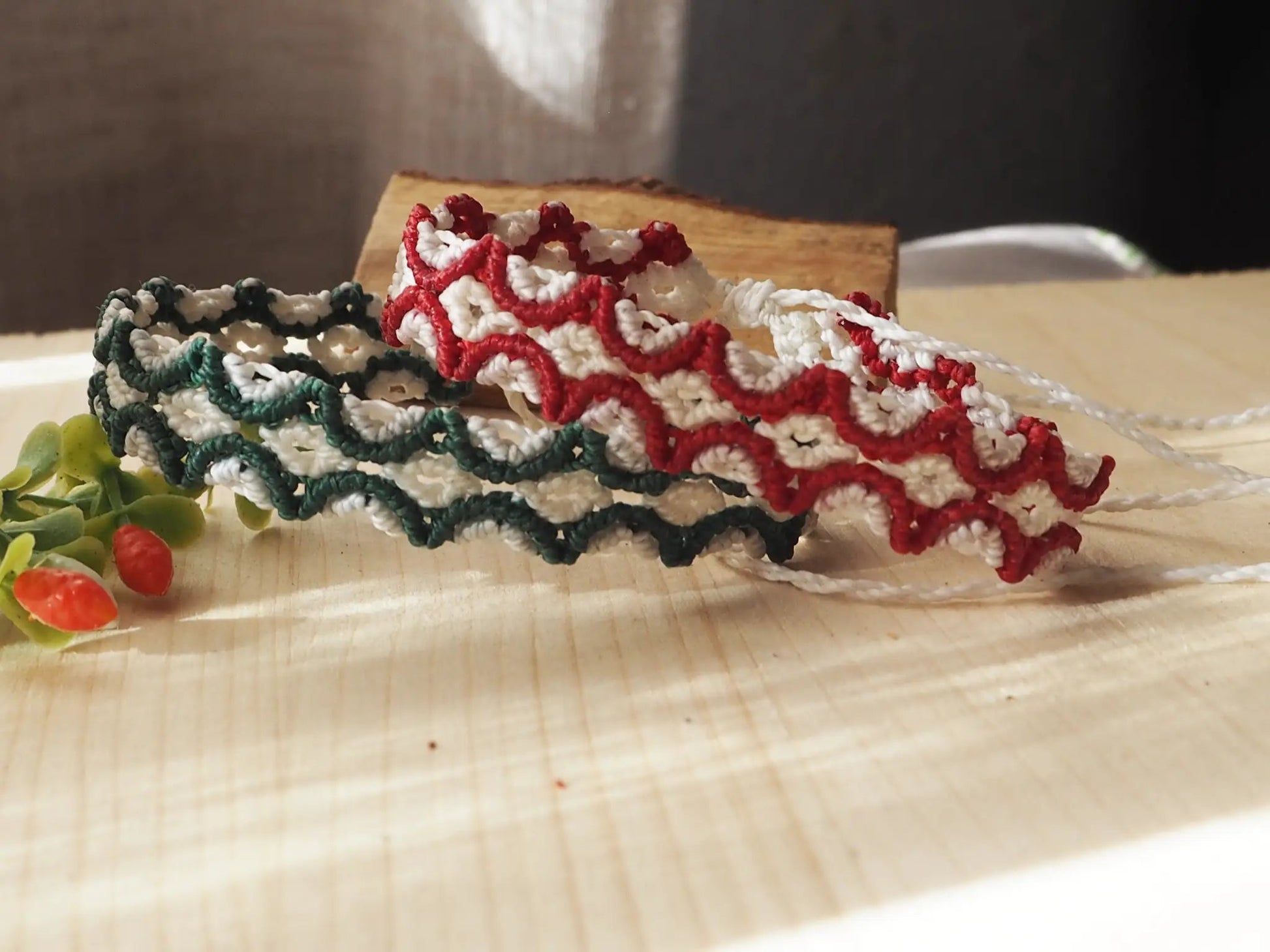 Pulsera Roja y Verde en hilo encerado - My Cuqui