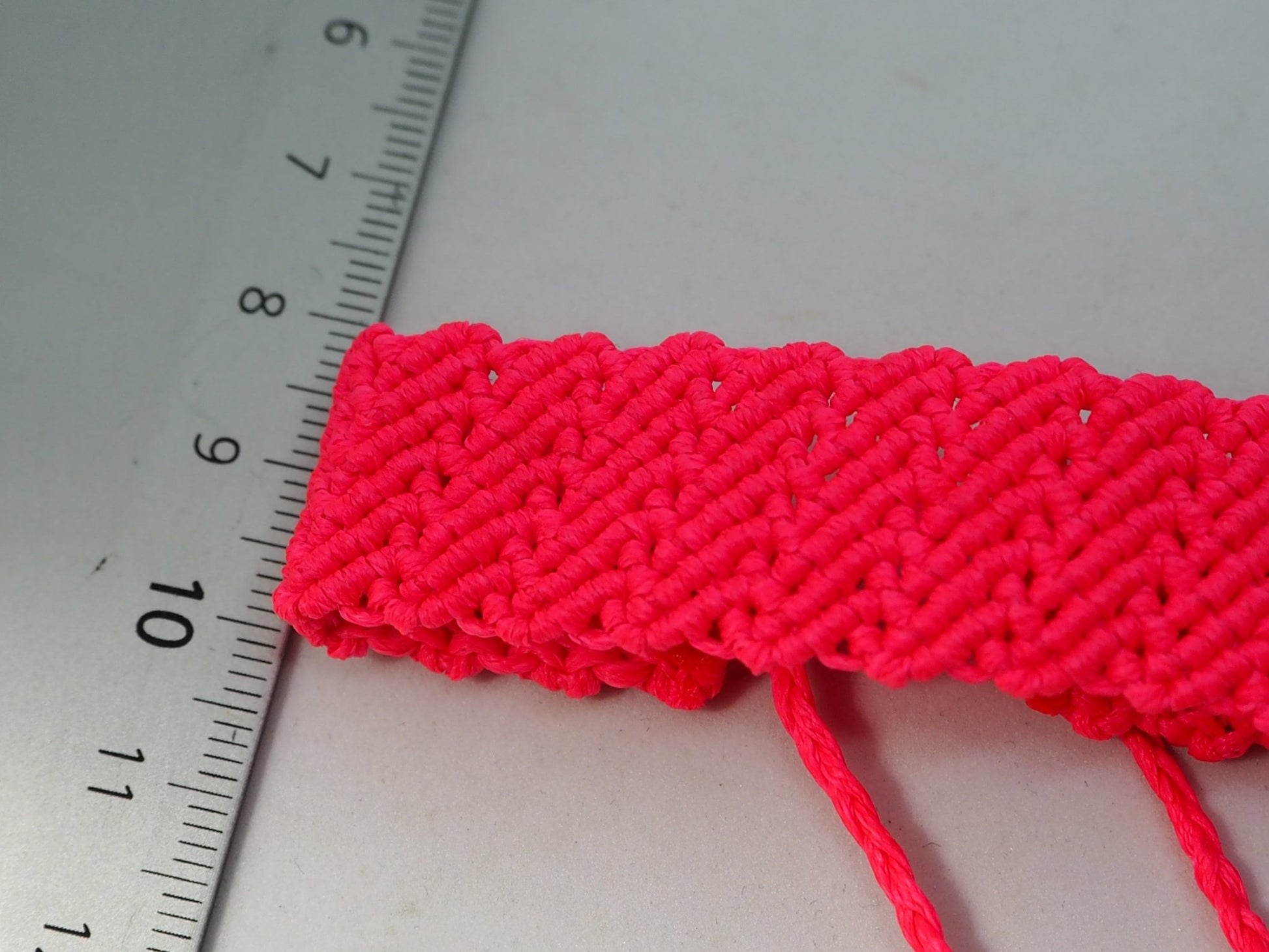 Pulseras Anchas de Macramé Fucsia Neón | Hilo Encerado Vibrante - My Cuqui Shop