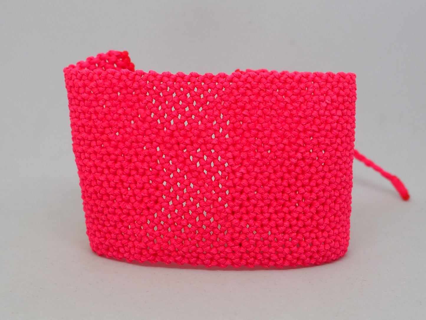 Pulseras Anchas de Macramé Fucsia Neón | Hilo Encerado Vibrante - My Cuqui Shop