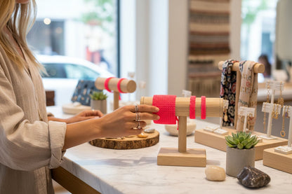 Pulseras Anchas de Macramé Fucsia Neón | Hilo Encerado Vibrante - My Cuqui Shop #