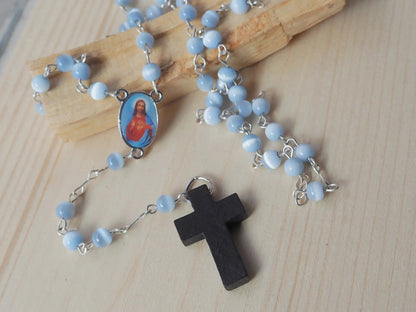 Rosario Cuquis Sagrado Corazón | Cuentas Ojo de Gato Azul y Madera - My Cuqui Shop