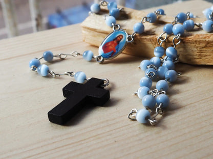 Rosario Cuquis Sagrado Corazón | Cuentas Ojo de Gato Azul y Madera - My Cuqui Shop