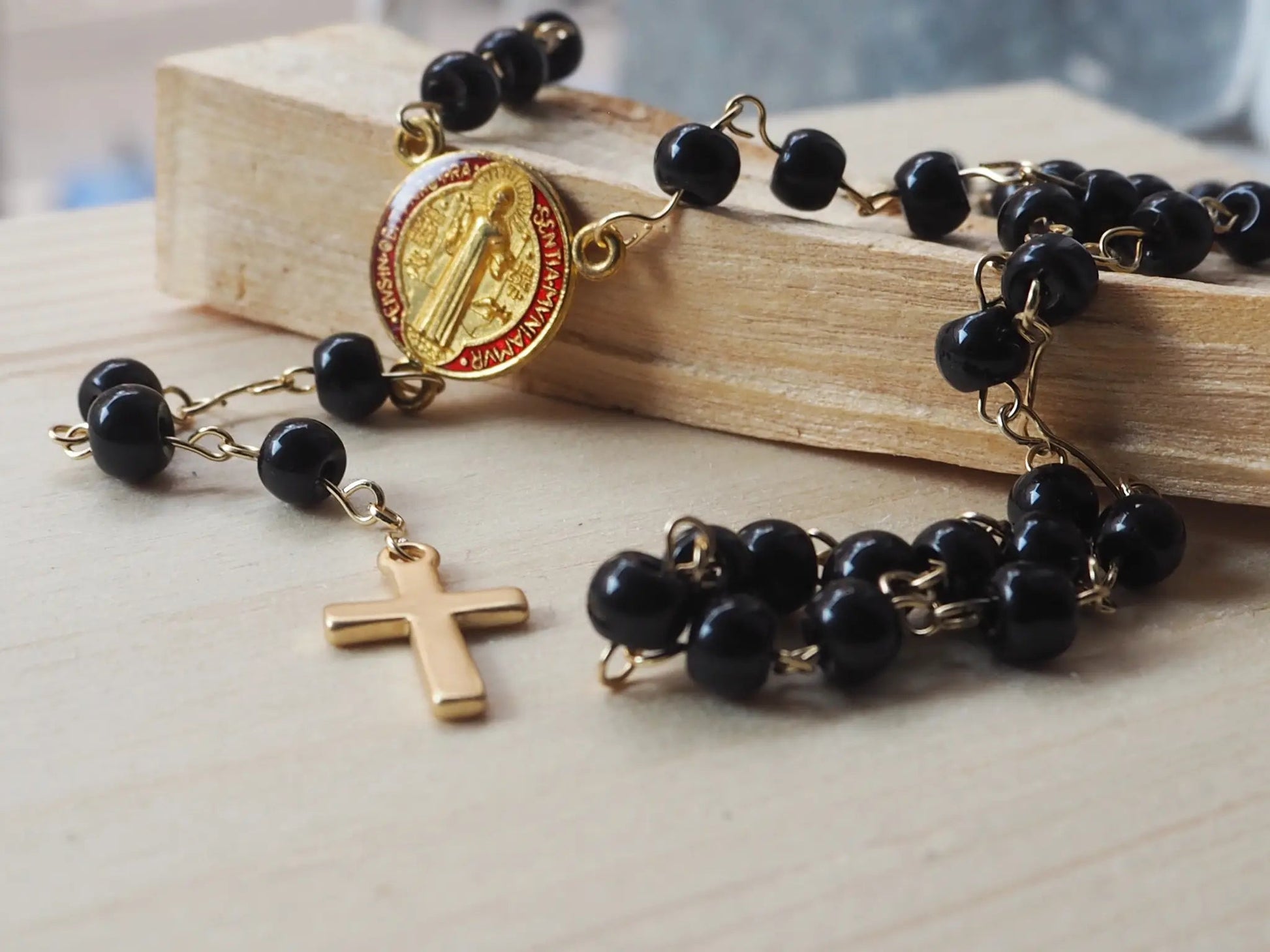 Rosario Cuquis San Benito | Cuentas Cristal Negro y Acero Inoxidable - My Cuqui Shop