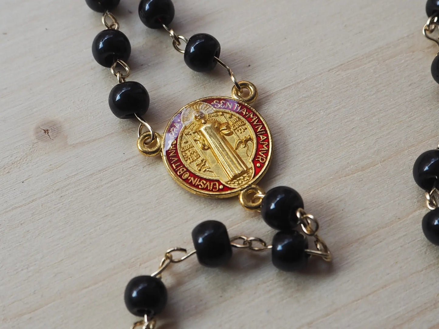 Rosario Cuquis San Benito | Cuentas Cristal Negro y Acero Inoxidable - My Cuqui Shop