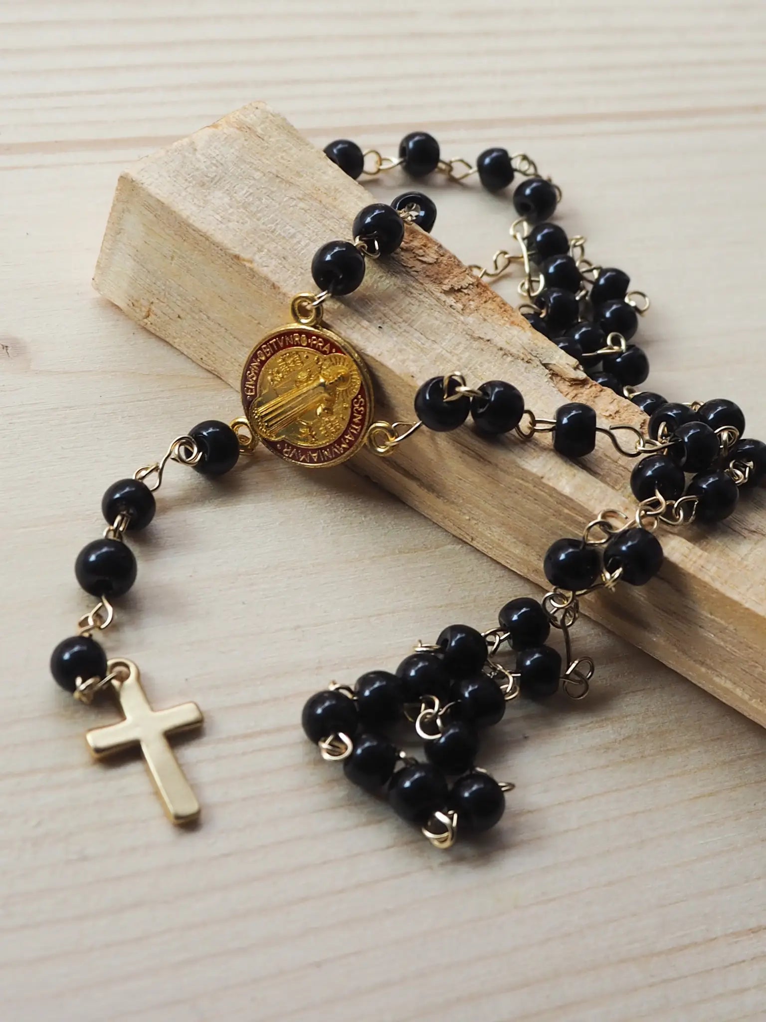 Rosario Cuquis San Benito | Cuentas Cristal Negro y Acero Inoxidable - My Cuqui Shop