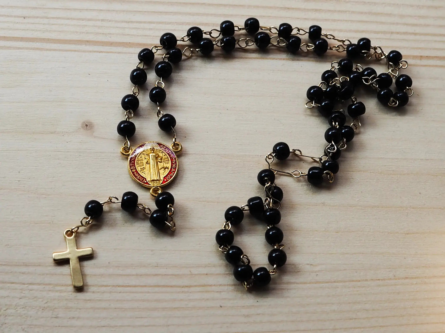 Rosario Cuquis San Benito | Cuentas Cristal Negro y Acero Inoxidable - My Cuqui Shop