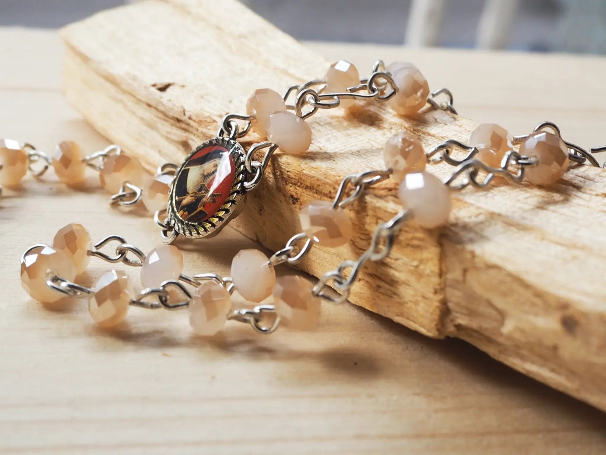 Rosario Cuquis Santa Rita de Casia | Cuentas Acrílicas Marrones y Madera - My Cuqui Shop