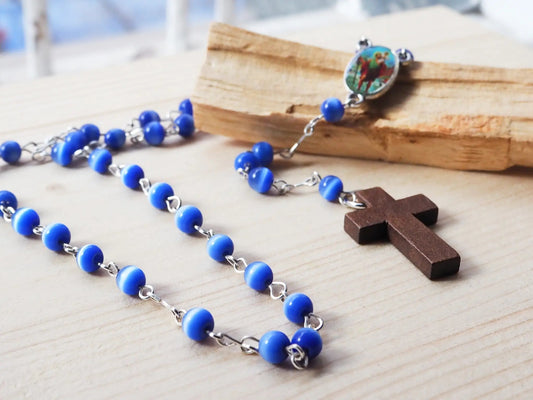 Descubre esta joya artesanal que es una verdadera pieza única: un rosario cuquis dedicado a Rosario San Cristóbal